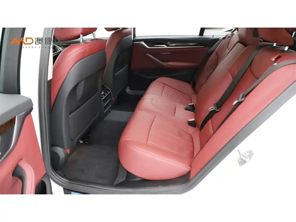 BMW 5 Series — миниатюра 7
