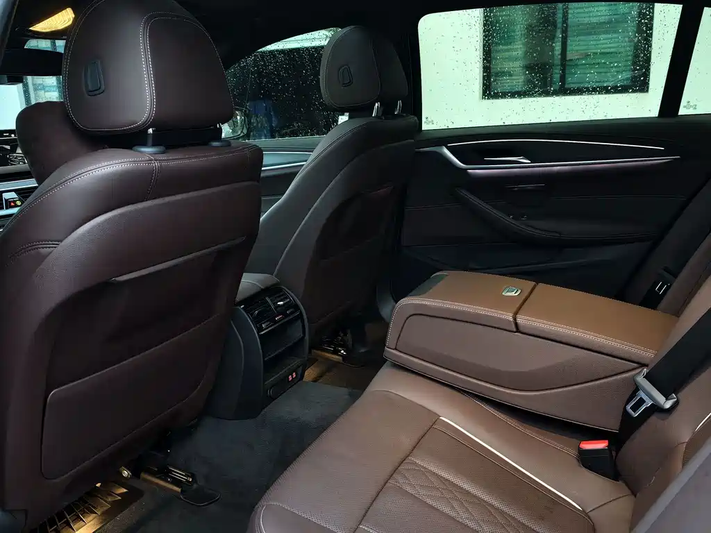 BMW 5 Series — миниатюра 5