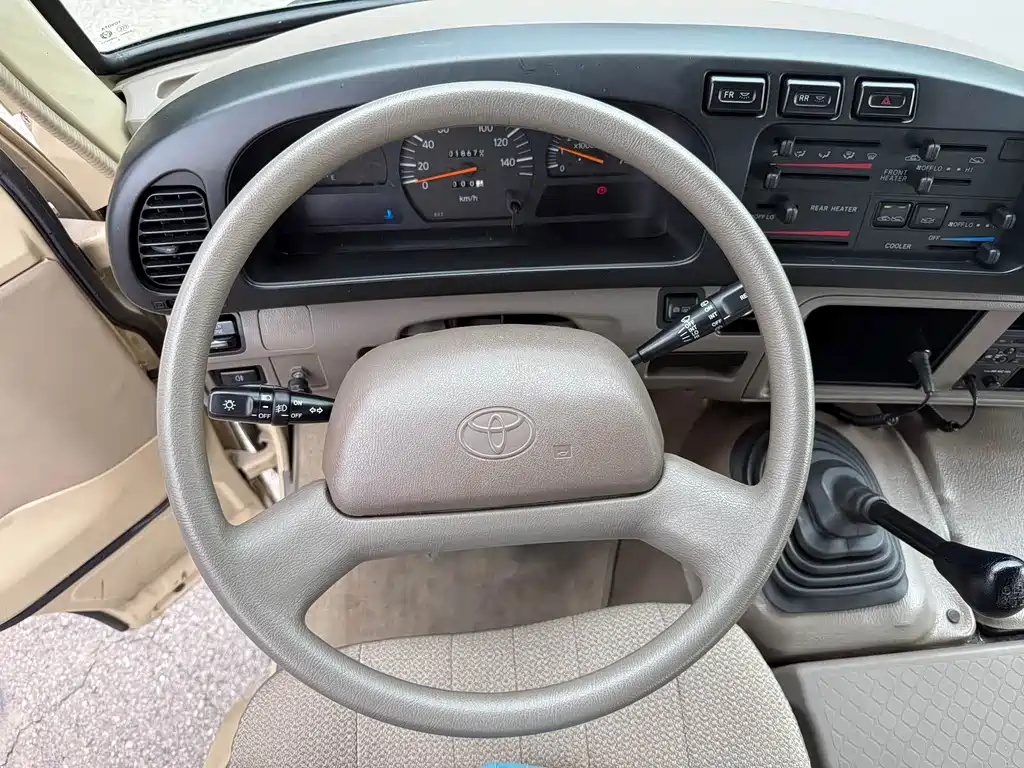Toyota Coaster — миниатюра 17