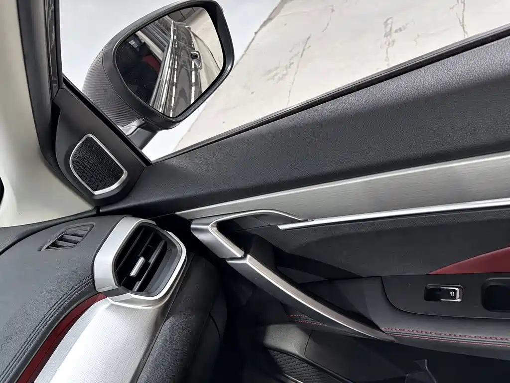 Geely Binyue — миниатюра 15