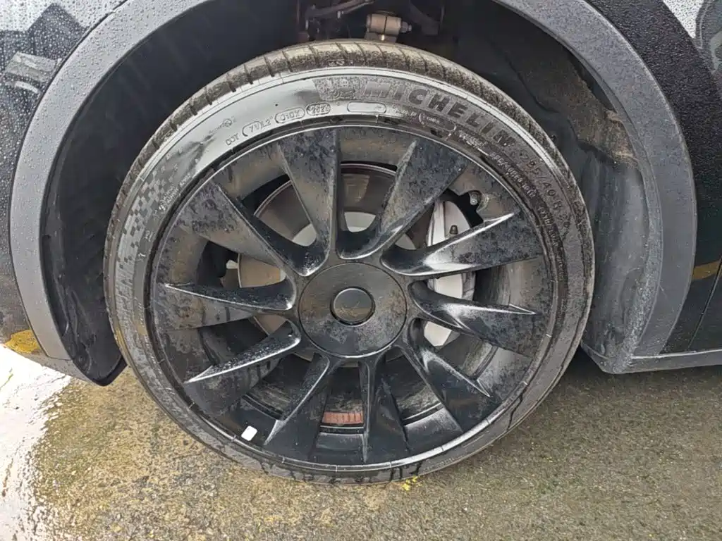 Tesla Model Y — миниатюра 23
