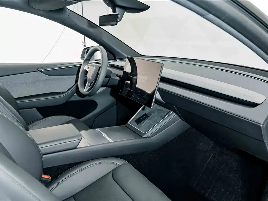 Tesla Model Y — миниатюра 18