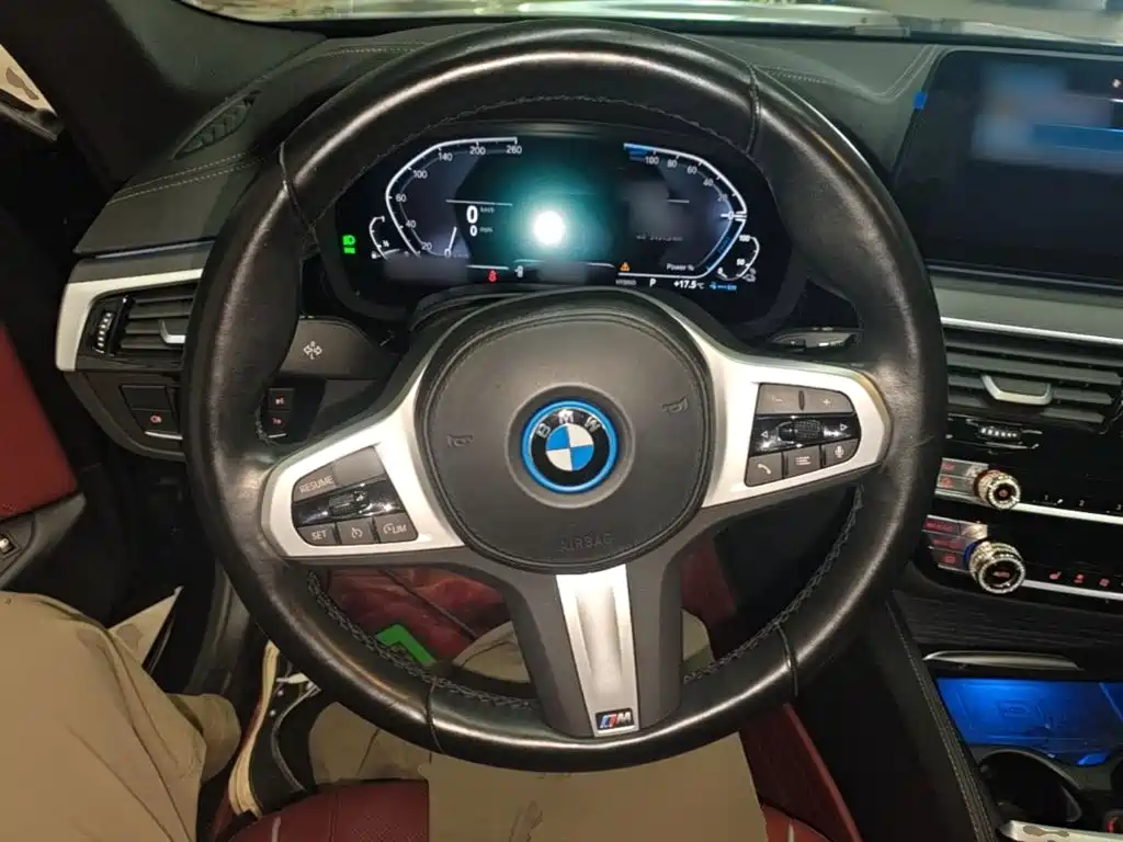BMW 5 Series New Energy — миниатюра 11