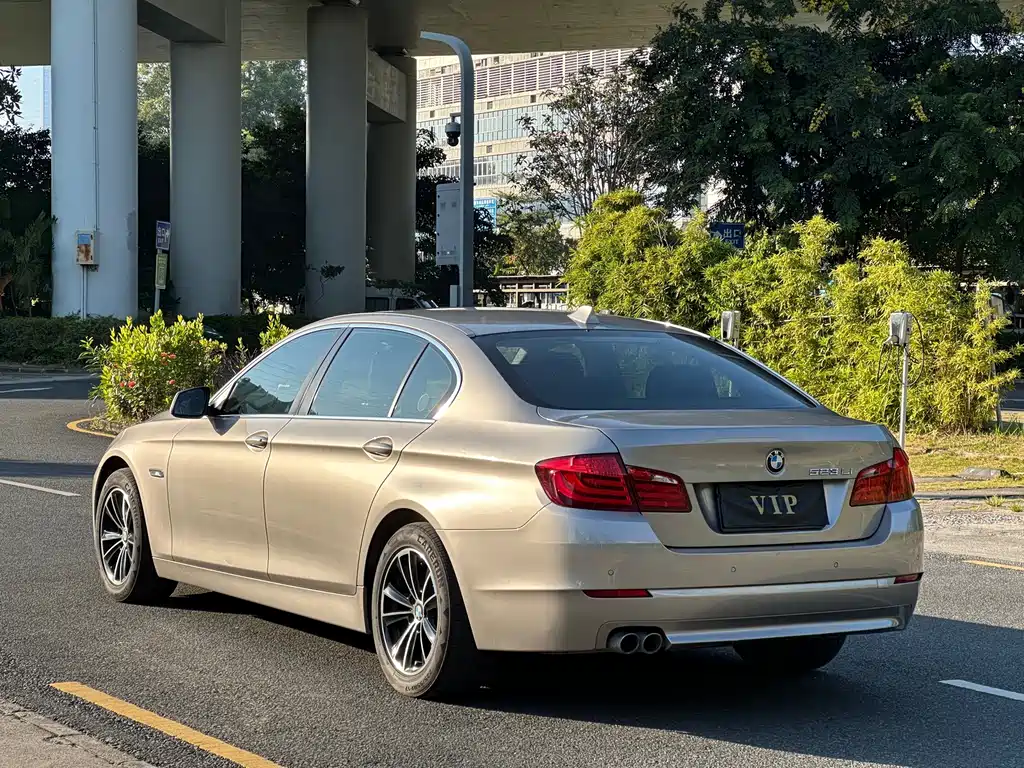 BMW 5 Series — миниатюра 9