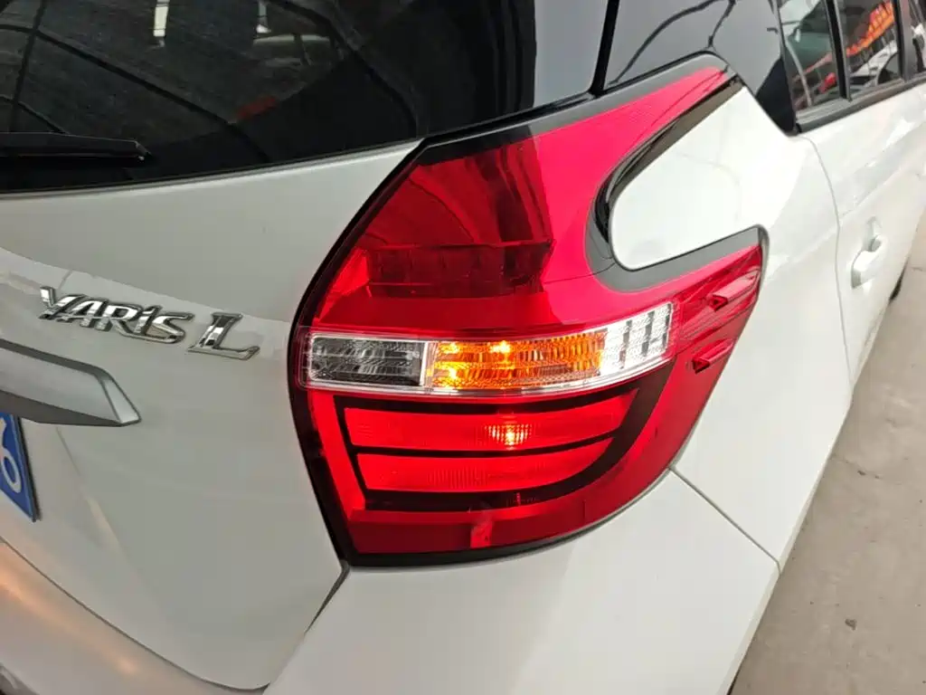 Toyota Yaris L — миниатюра 8