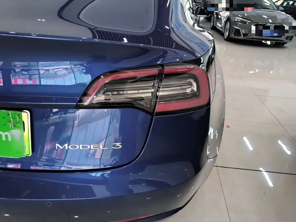 Tesla Model 3 — миниатюра 8