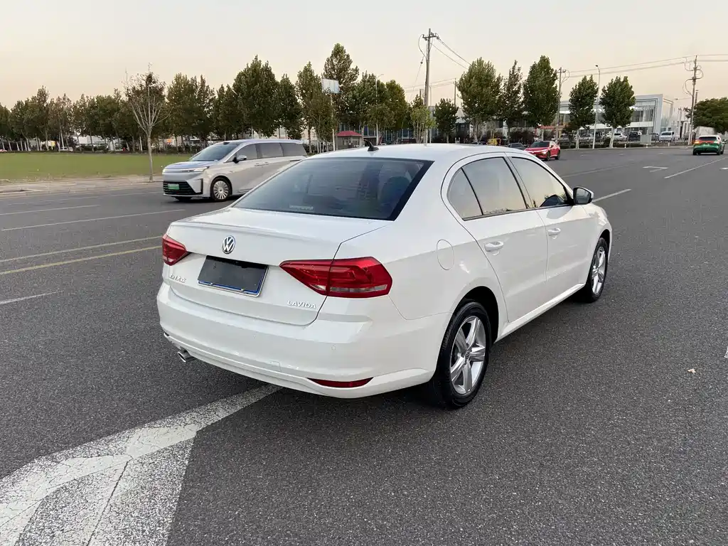 Volkswagen Lavida — миниатюра 4