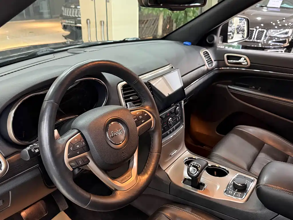 Jeep Grand Cherokee (Import) — миниатюра 9