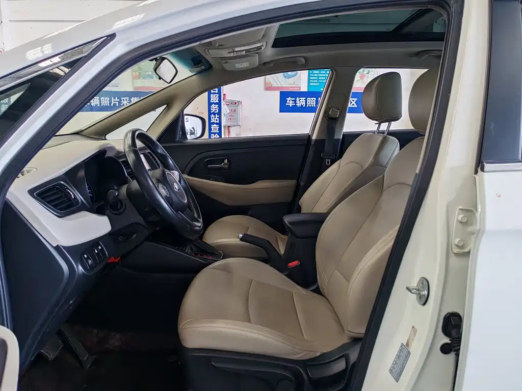 Kia Carens — миниатюра 13