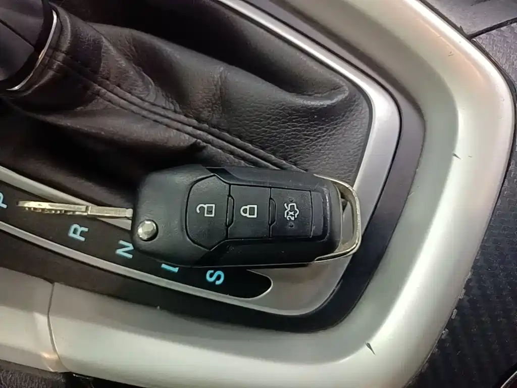 Ford Mondeo — миниатюра 9