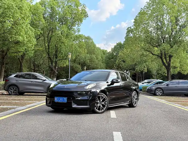 Lynk & Co 03