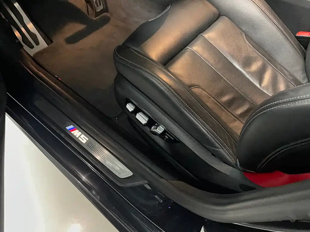 BMW M5 — миниатюра 10