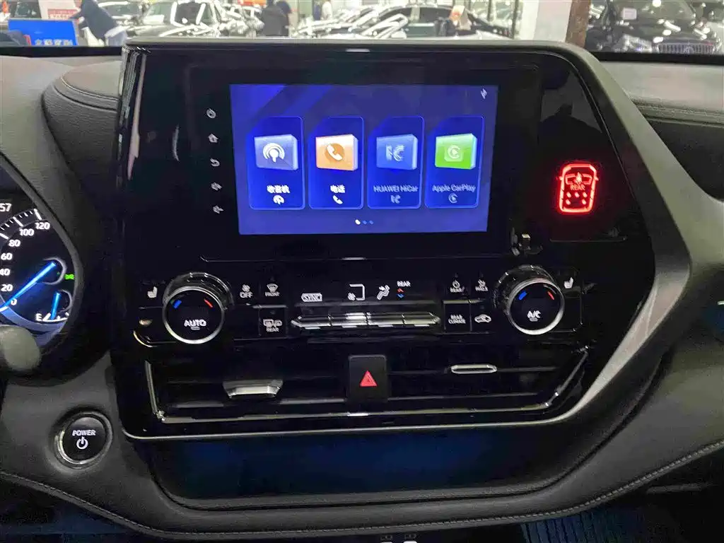 Toyota Crown Kluger — миниатюра 9