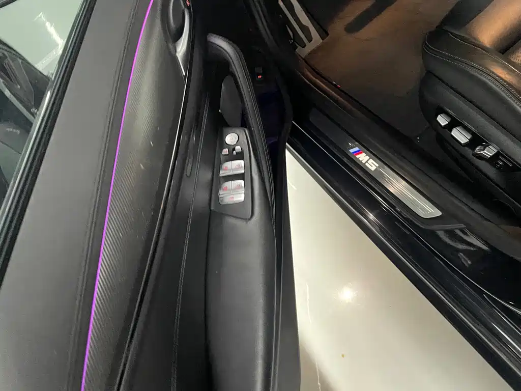 BMW M5 — миниатюра 11