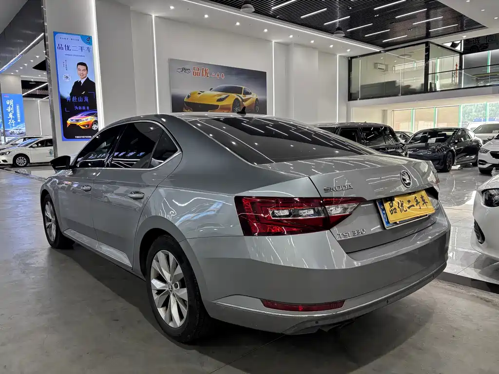 Skoda Superb — миниатюра 5