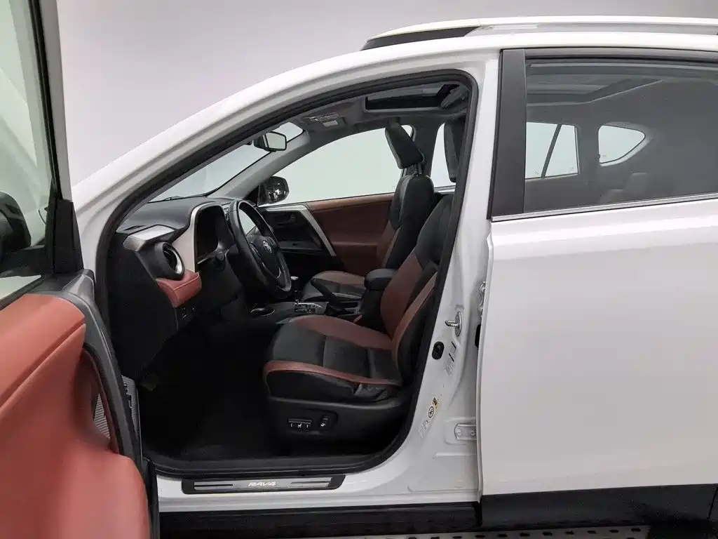 Toyota RAV4 — миниатюра 10