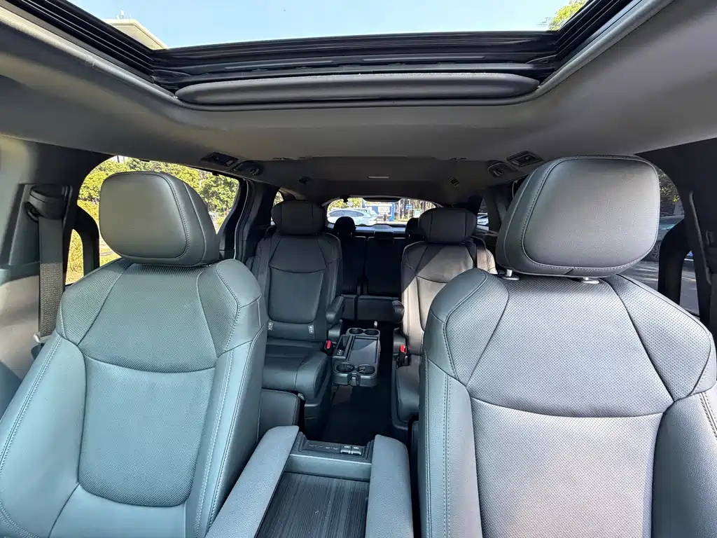 Toyota Sienna — миниатюра 9