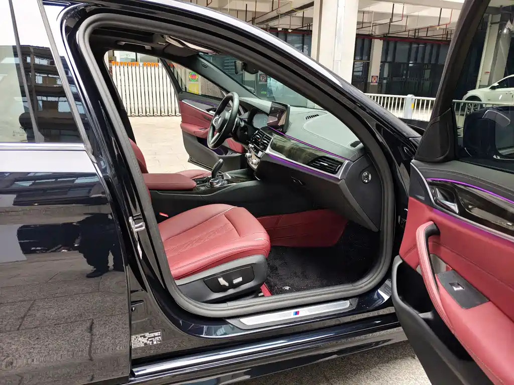BMW 5 Series — миниатюра 11