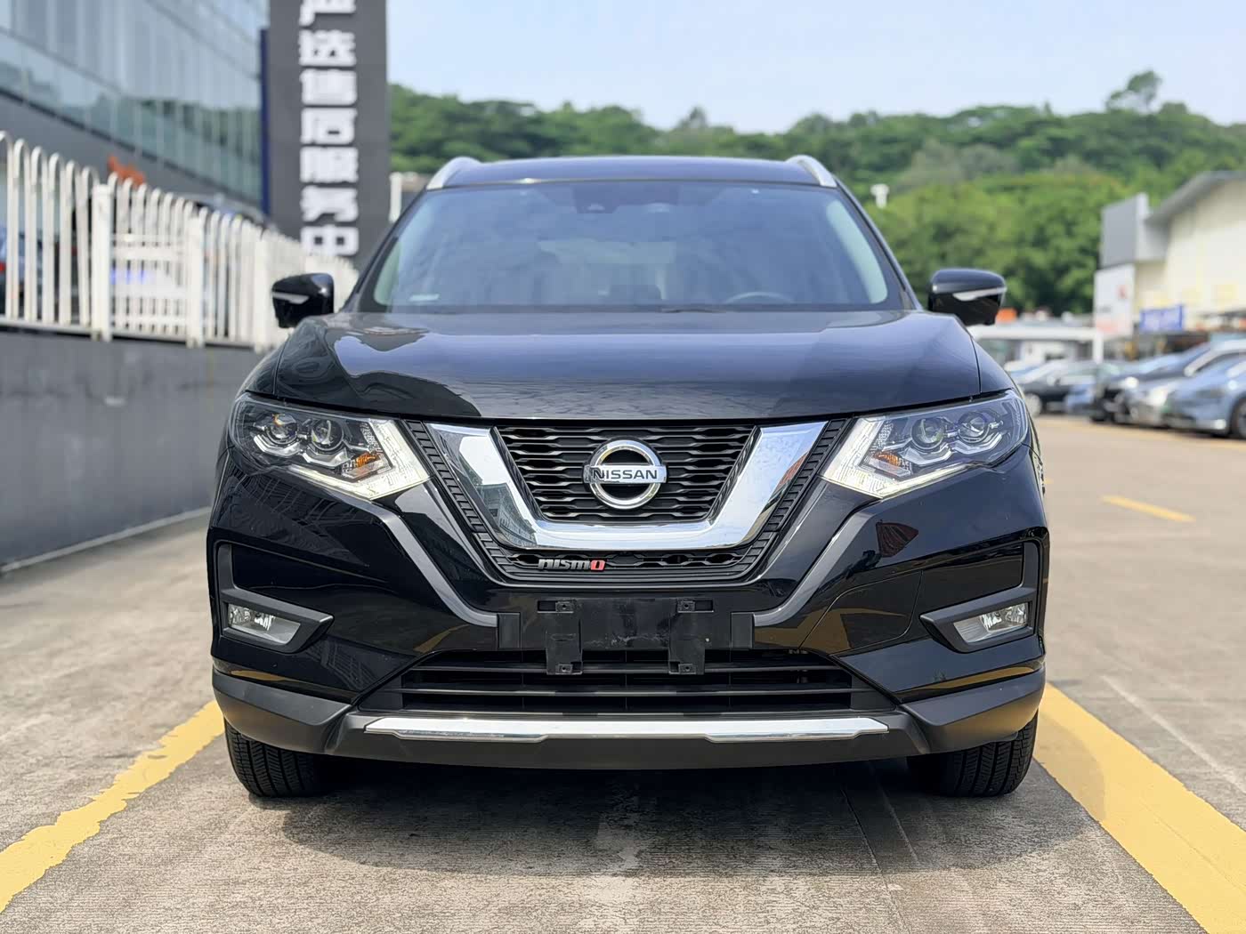 Nissan X-Trail 2.0 л 2025 г. Чёрный, пробег 13000 км