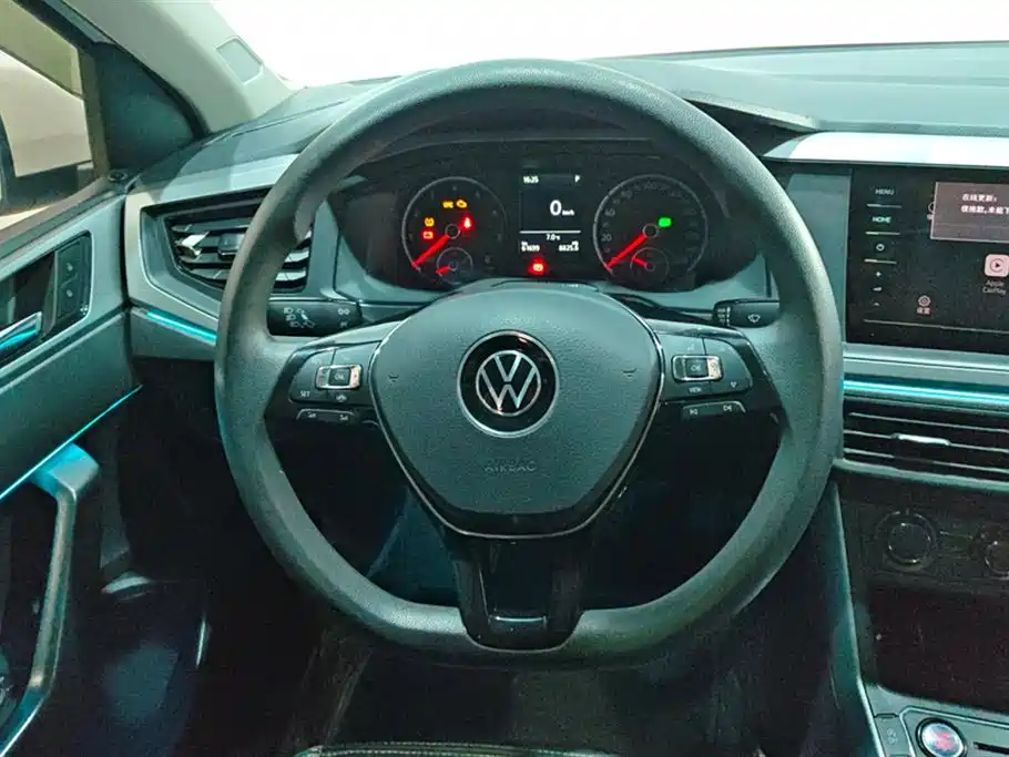 VOLKSWAGEN POLO