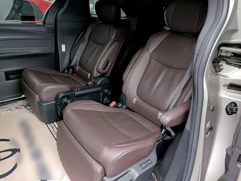 Toyota Sienna — миниатюра 17