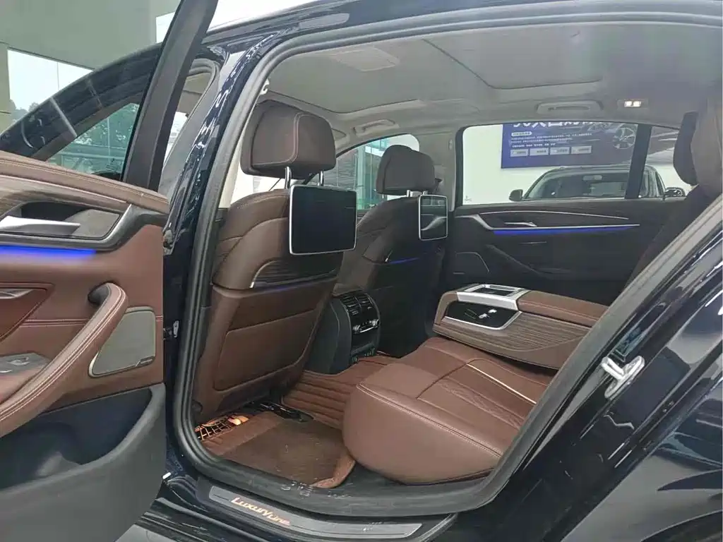 BMW 5 Series — миниатюра 5