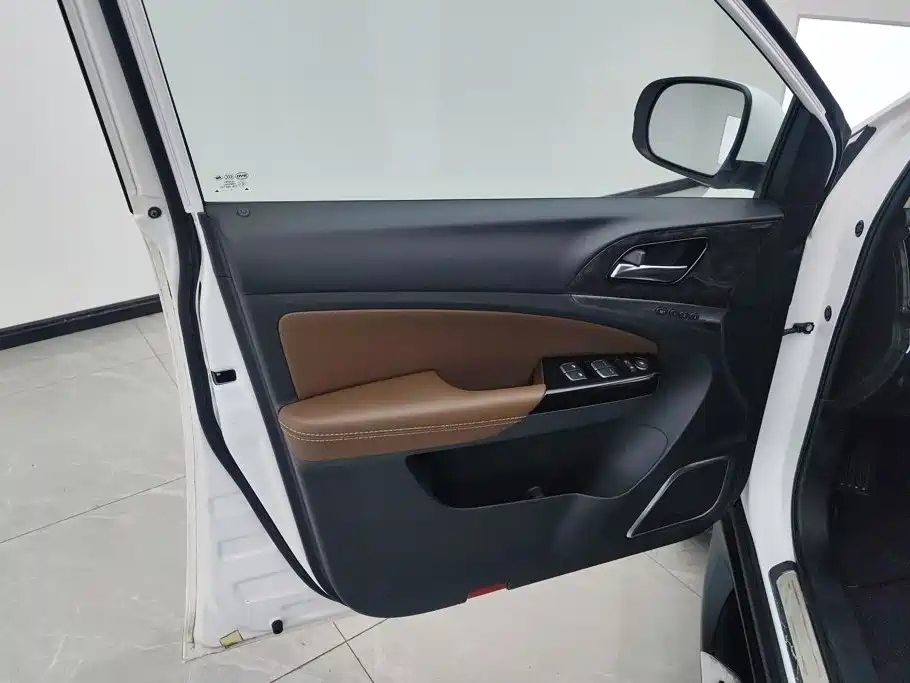 BYD Tang New Energy — миниатюра 7