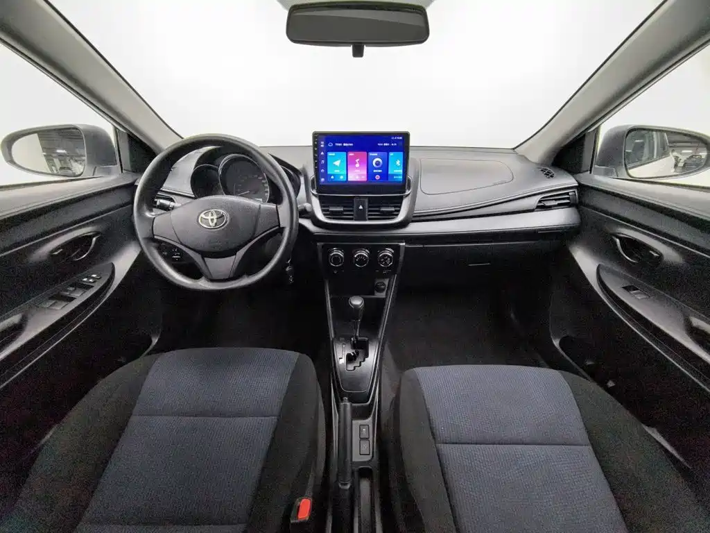 Toyota Yaris L — миниатюра 5