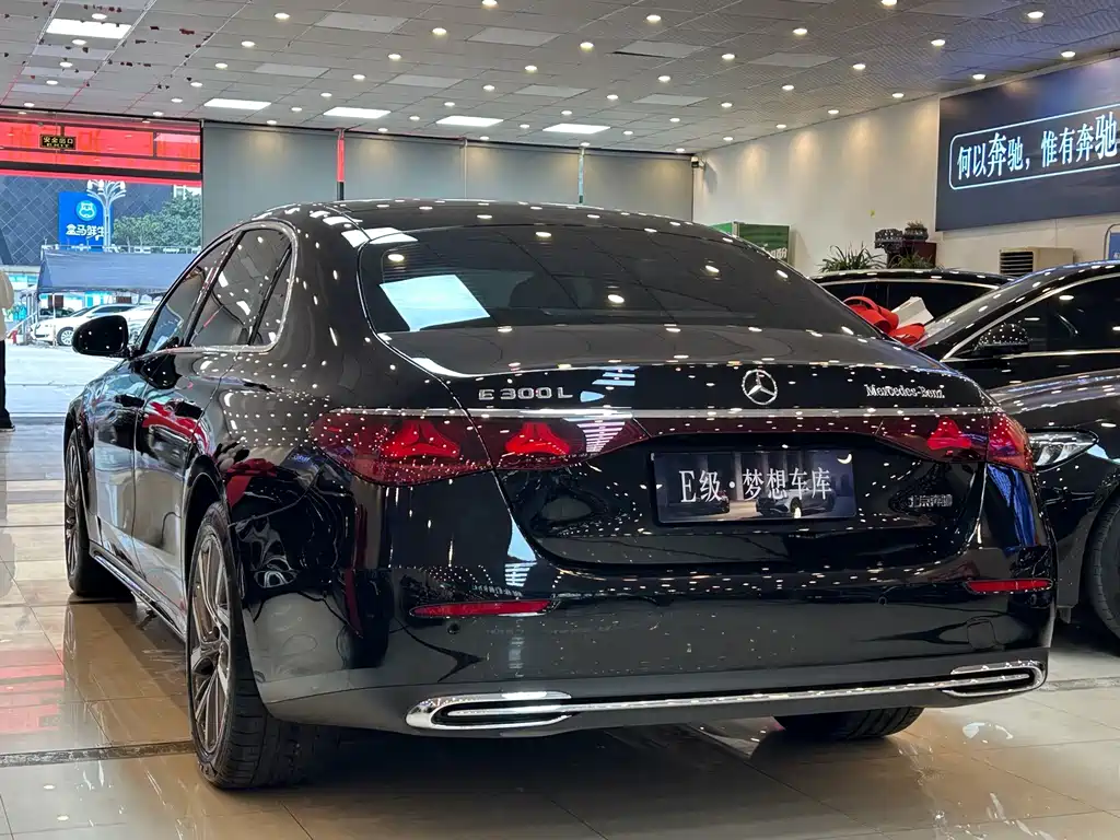 Mercedes-Benz E-Class — миниатюра 14