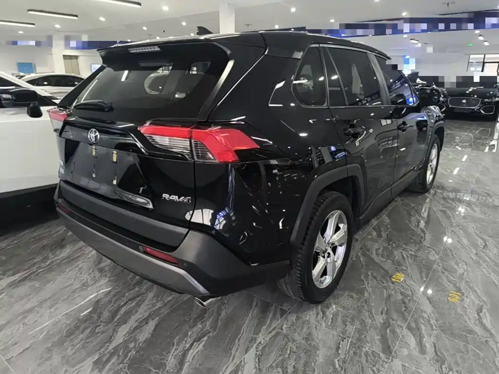 Toyota RAV4 — миниатюра 7