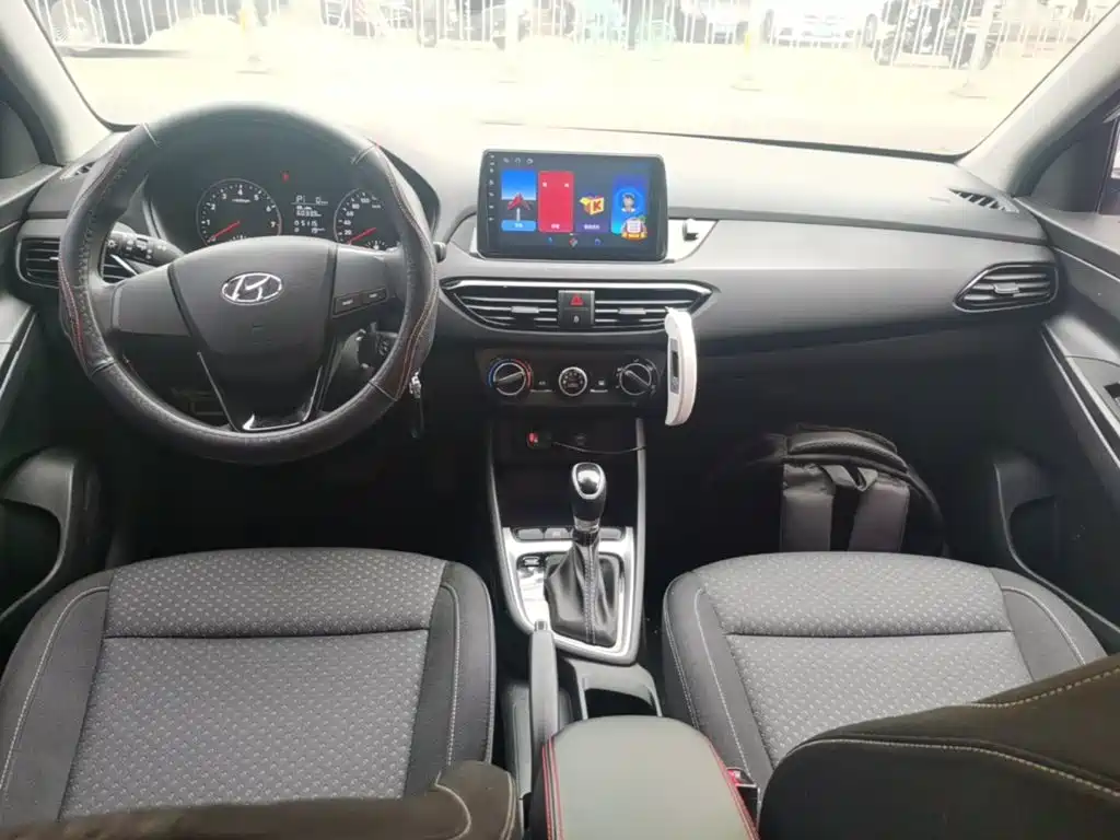 Hyundai Elantra — миниатюра 10