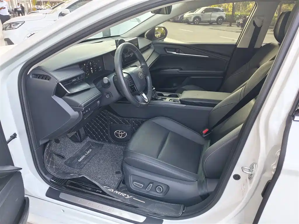 Toyota Camry — миниатюра 4