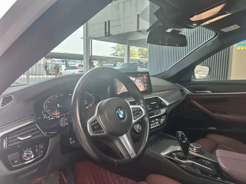 BMW 5 Series — миниатюра 9