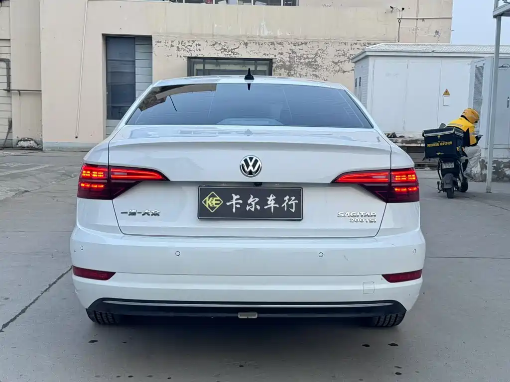Volkswagen Sagitar 2021 200TSI DSG