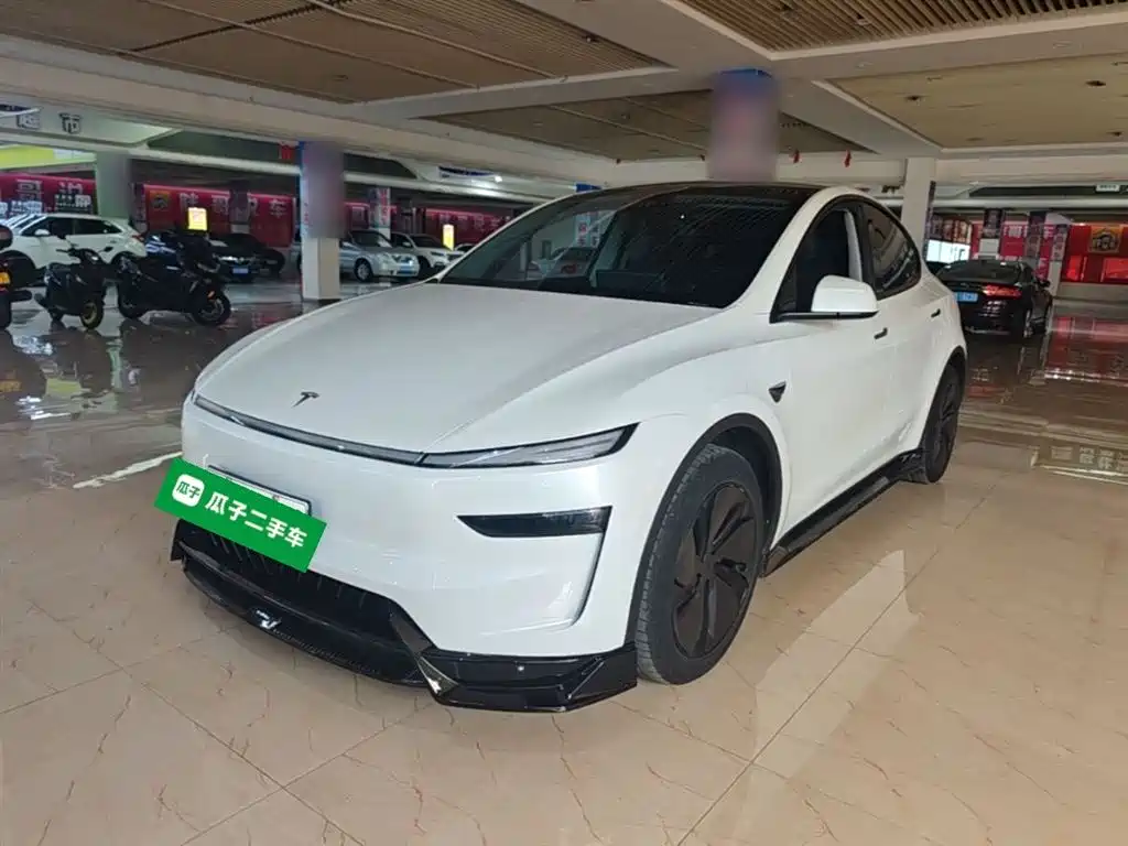 Tesla Model Y 2025