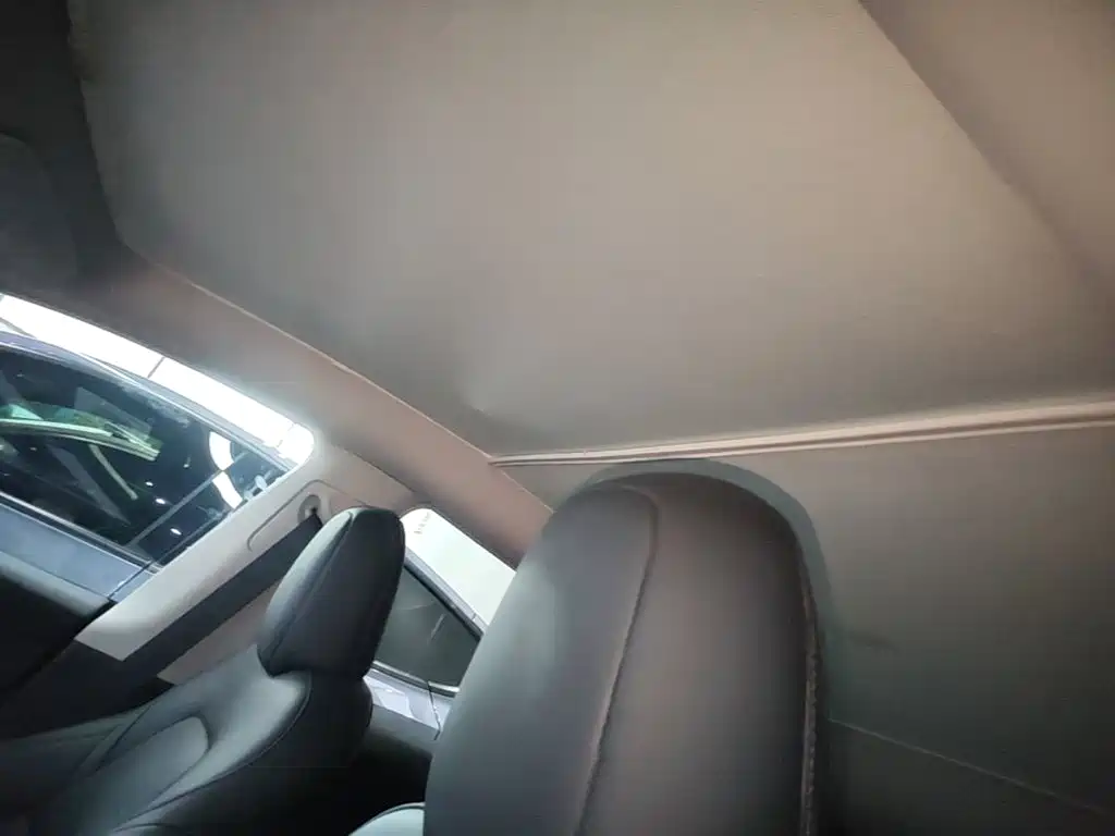 Tesla Model Y — миниатюра 18