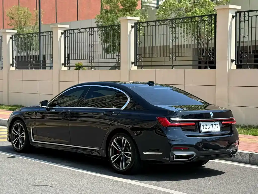 BMW 7 Series — миниатюра 4