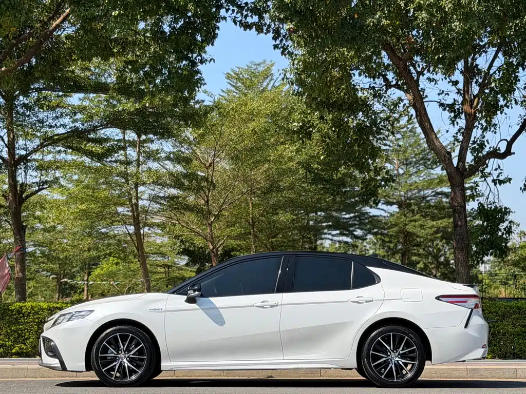 Toyota Camry — миниатюра 10