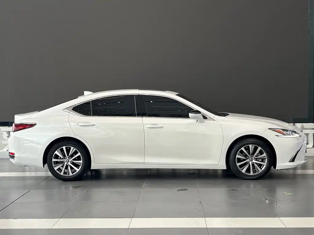 Lexus ES — миниатюра 7