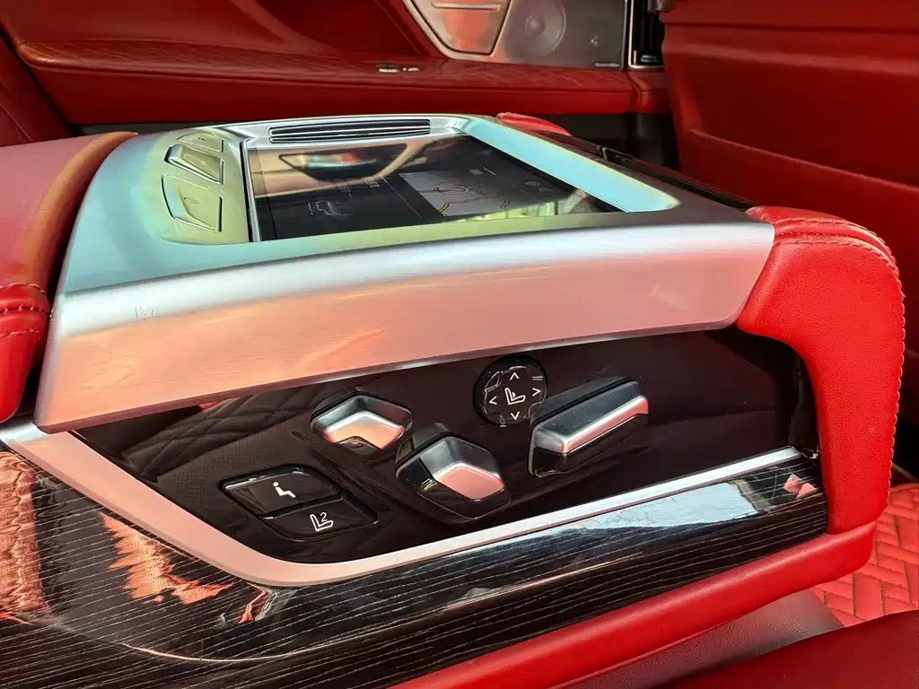 BMW 7 Series — миниатюра 5
