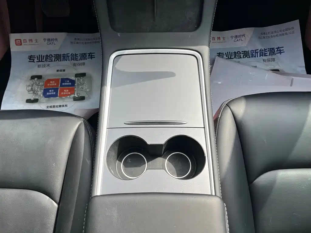 Tesla Model Y — миниатюра 15