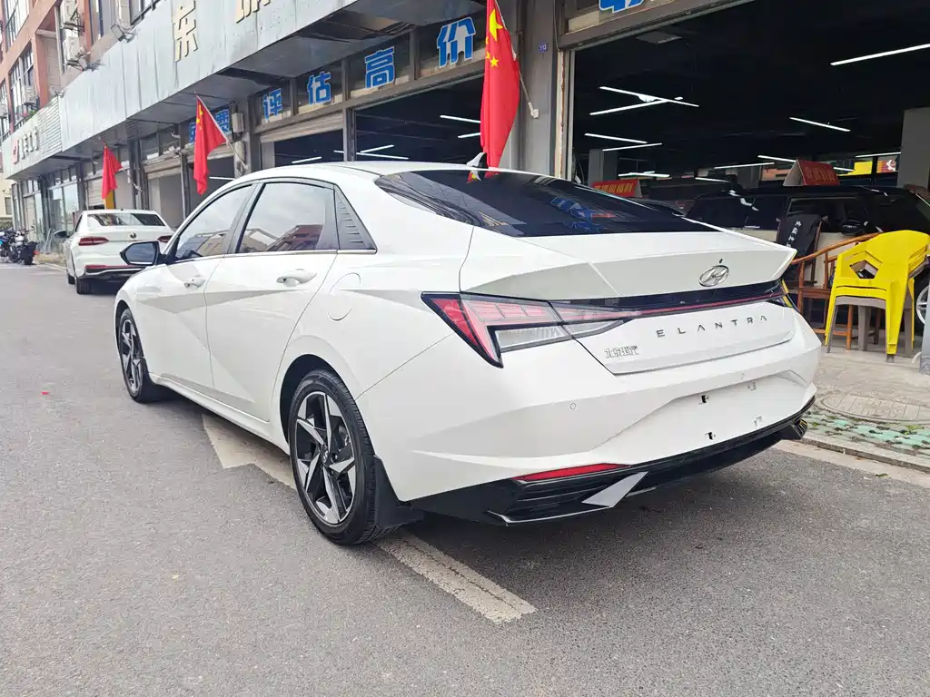 Hyundai Elantra — миниатюра 5