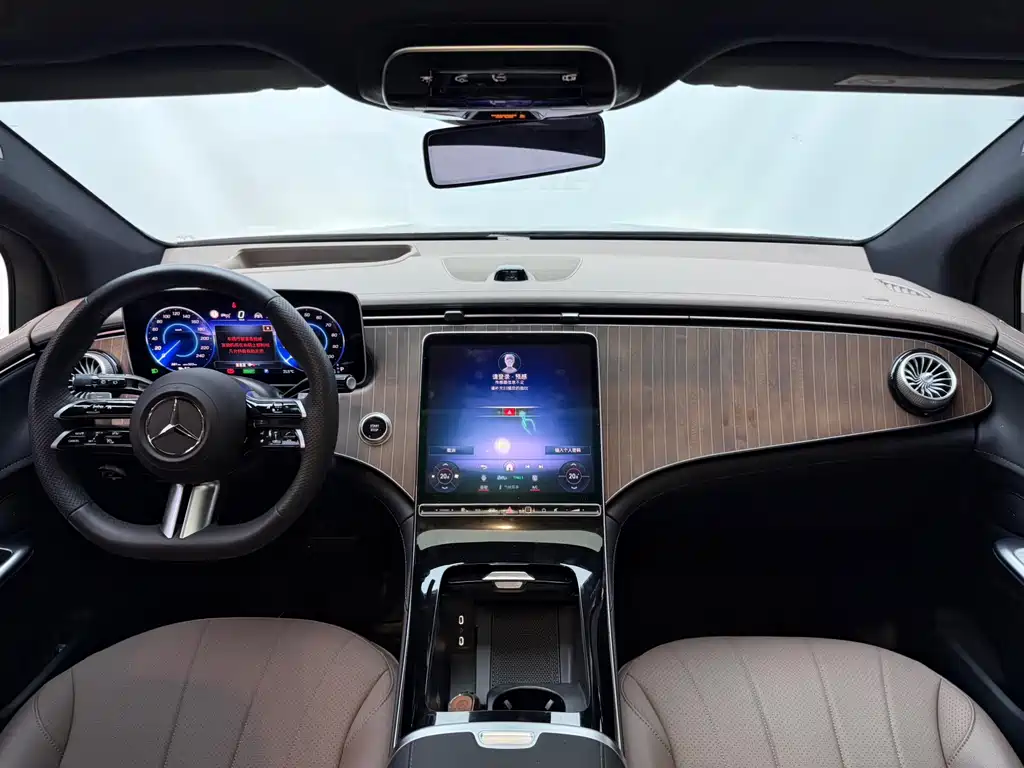 Mercedes-Benz EQE SUV — миниатюра 14