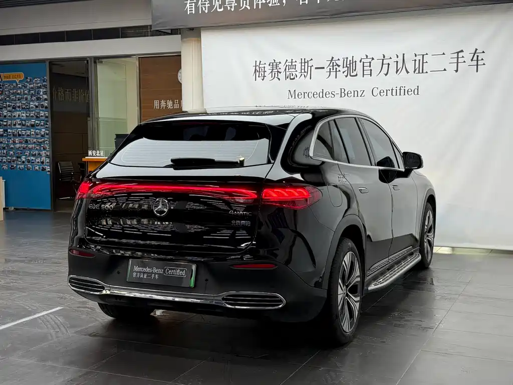 Mercedes-Benz EQE SUV — миниатюра 7