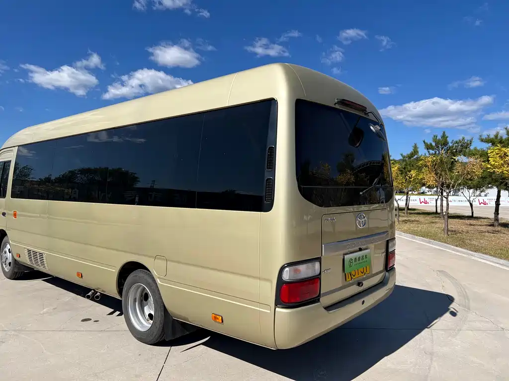 Toyota Coaster — миниатюра 18
