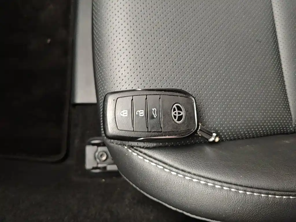 Toyota Camry — миниатюра 9