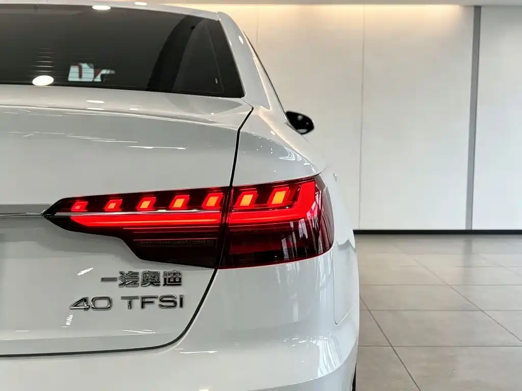 Audi A4L 2022 — фото 4