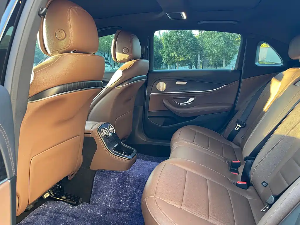 Mercedes-Benz E-Class — миниатюра 6
