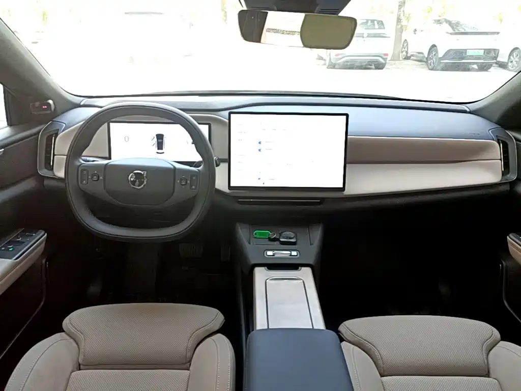 Volvo XC70 PHEV — миниатюра 10