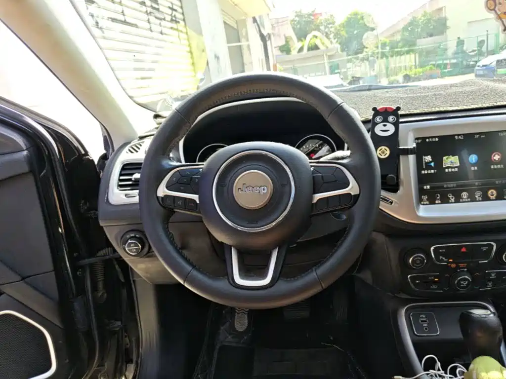 Jeep Compass — миниатюра 3